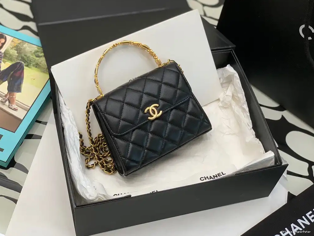 CHANELUTCH CHAIN CHANEL WITH 0524